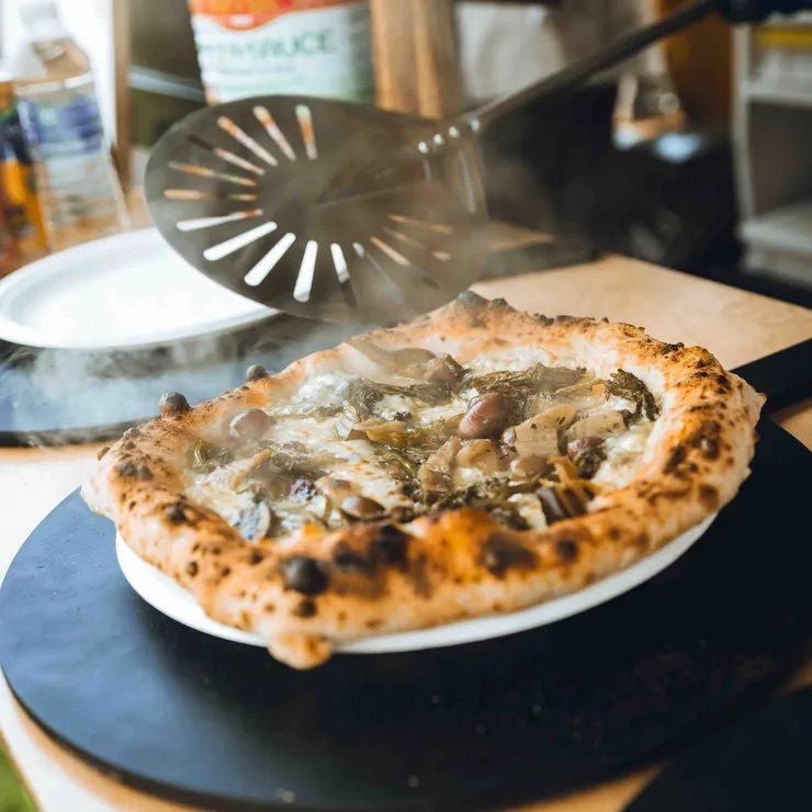 Frisch gebackene Pizza Nahaufnahme